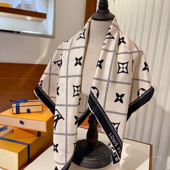 💎✨AUTHENTIC✨💎Louis Vuitton scarf - Picture 3 of 7